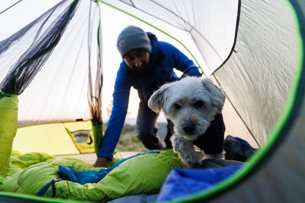 Ruffwear_Highland-Sleeping-Bag_Hundeschlafsack-beim-Camping