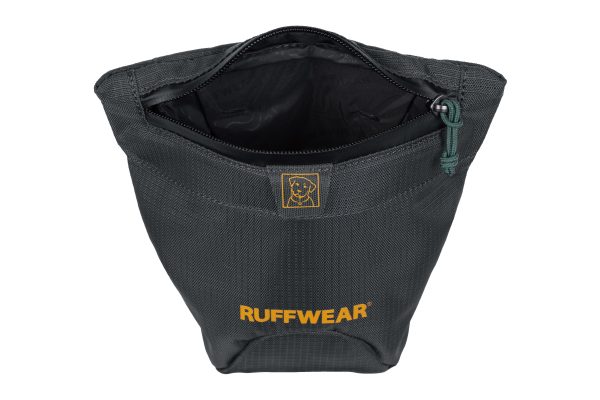 Ruffwear_Pack-Out-Bag_grosse-Reissverschluss-Oeffnung