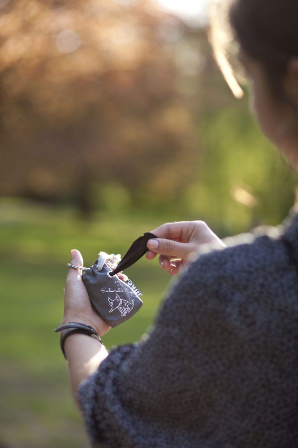 inke. Kotbeutelspender – “The Sustainable People Edition” – Handgefertigt in Deutschland – Robustes Material, wasser- und schmutzabweisend